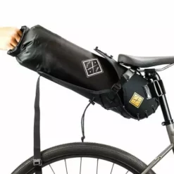 Sacoche De Selle RESTRAP SADDLE BAG + DRY BAG 8L -Sacs à Dos et Bananes Soldes 600x600 165421 15555690688714