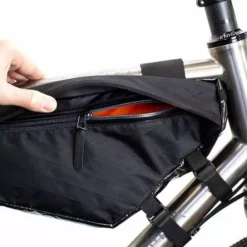 Sacoche De Cadre RESTRAP RACE FRAME BAG 4L -Sacs à Dos et Bananes Soldes 600x600 201049 15928294954956 1