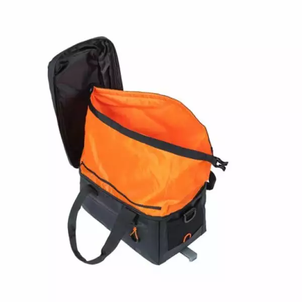 Sacoche De Porte-Bagages BASIL Miles Tarpaulin MIK 7L Noir/Orange 7 Sacoche De Porte-Bagages BASIL Miles Tarpaulin MIK 7L Noir/Orange – Image 5