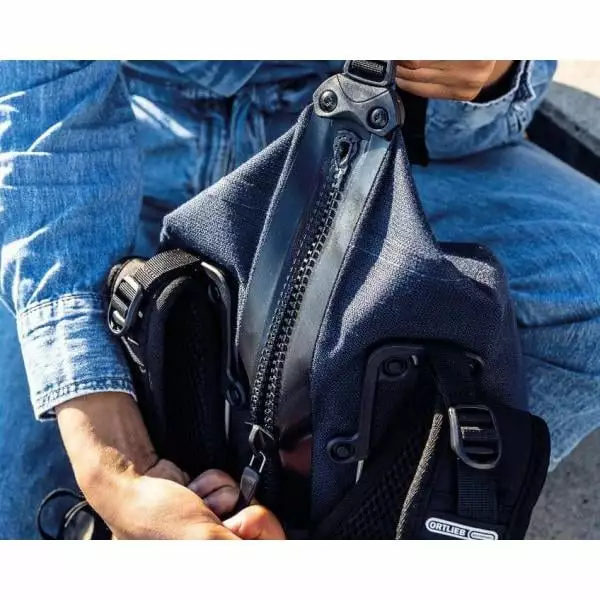 Sac à Dos ORTLIEB ATRACK CR URBAN 25L Bleu 9 Sac à Dos ORTLIEB ATRACK CR URBAN 25L Bleu – Image 7