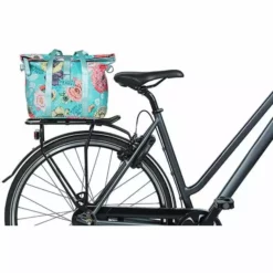 Sacoche De Porte-Bagages Et/ou De Guidon BASIL Bloom Field KF-Hook 8-11L Bleu Ciel -Sacs à Dos et Bananes Soldes 600x600 272391 16552130009266 1