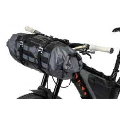 Sacoche De Guidon BLACKBURN OUTPOST ELITE HB ROLL (14L) -Sacs à Dos et Bananes Soldes bbn outpost elite handlebar roll and dry bag black 7098182 detail 1 970x6475B600x6005D